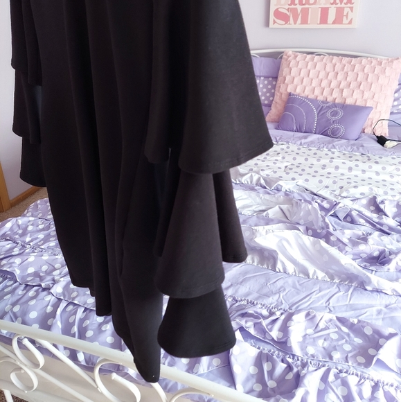 Black mini dress - Picture 2 of 2